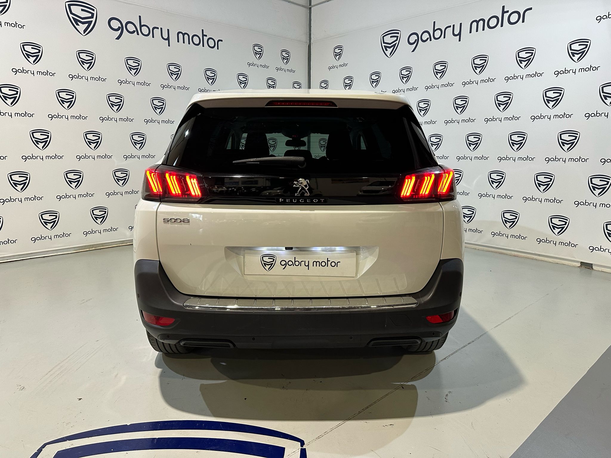 PEUGEOT 5008 1.5 BlueHDI ALLURE PACK